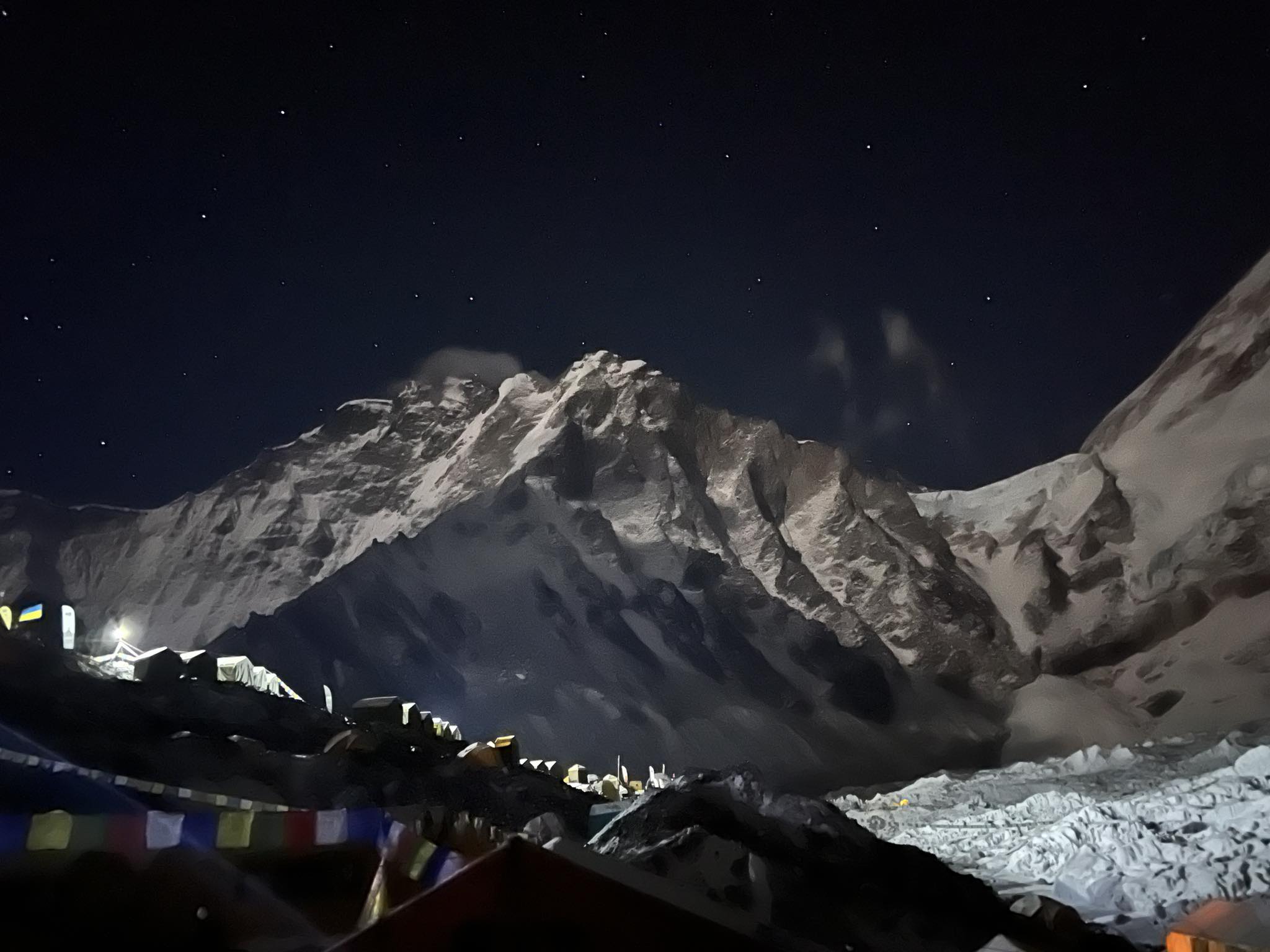 सगरमाथा आरोहणका लागि खुम्बु ‘आइसफल’को बाटो तयार