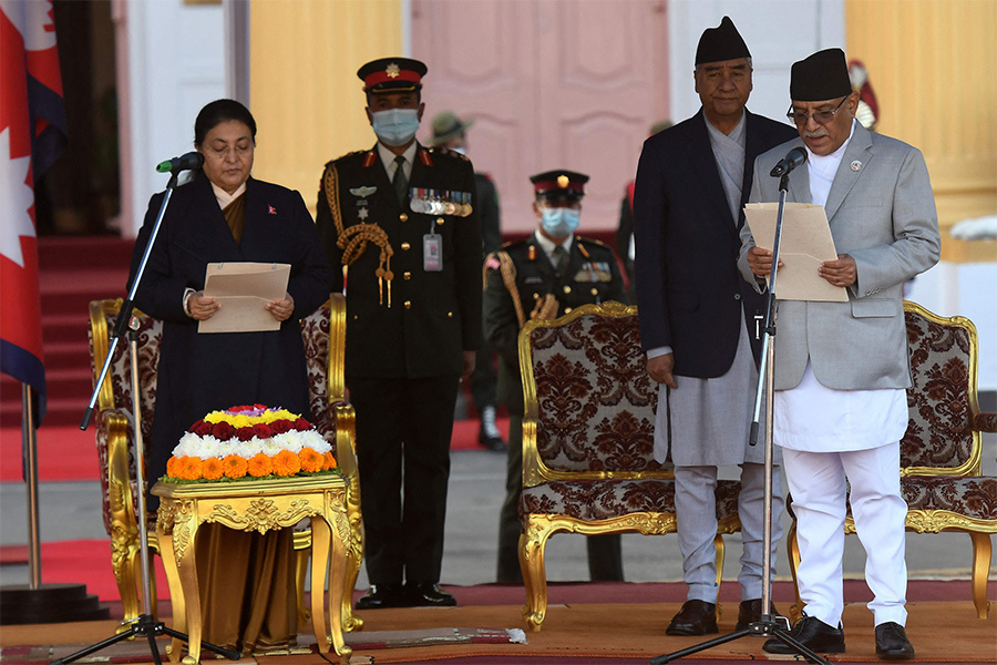 सत्ता गठबन्धनमा मन्त्रीका आकांक्षी धेरै, दलहरू भागबन्डा टुंग्याउने कसरतमा 