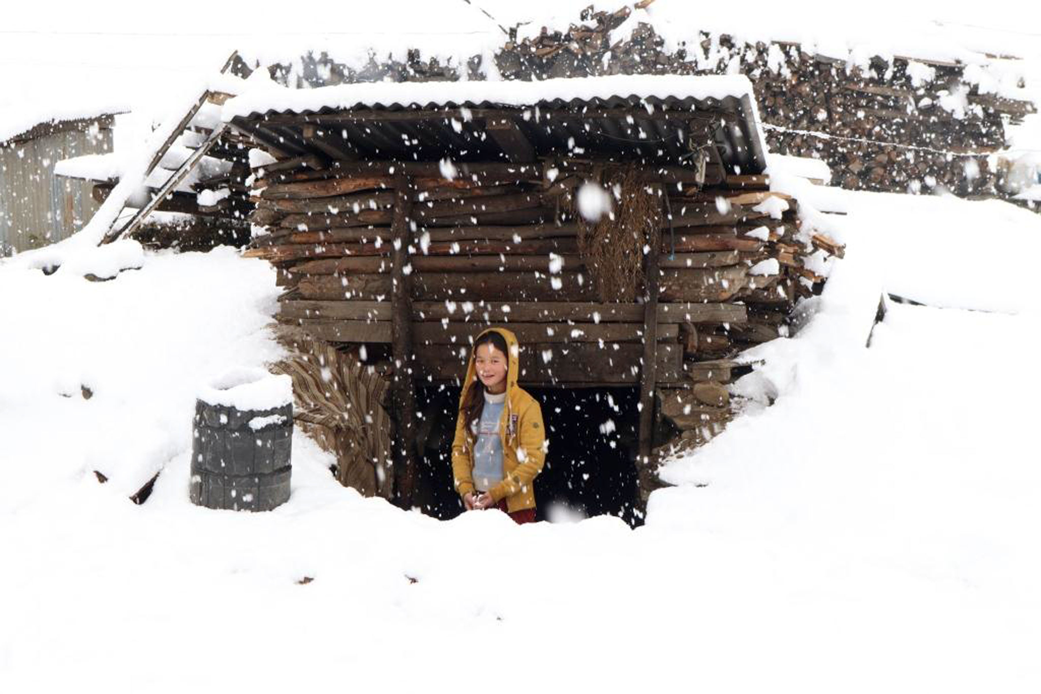 हिमपातले कर्णाली र सुदूरपश्चिमको जनजीवन प्रभावित