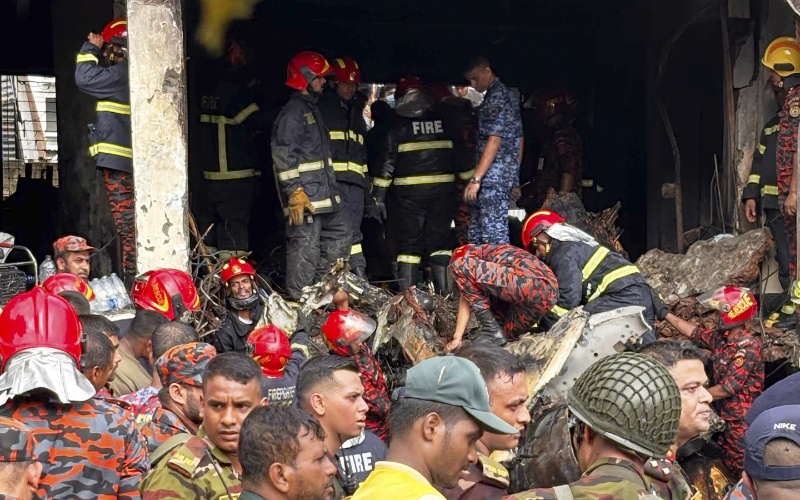 ढाकास्थित विद्यालयमा वायुसेनाको विमान खस्दा १६ जनाको मृत्यु