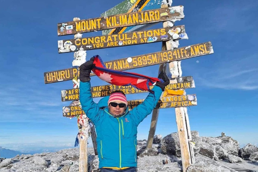 नेपाली पर्वतारोही पाण्डेले गरे अफ्रिकाको सर्वोच्च शिखर आरोहण