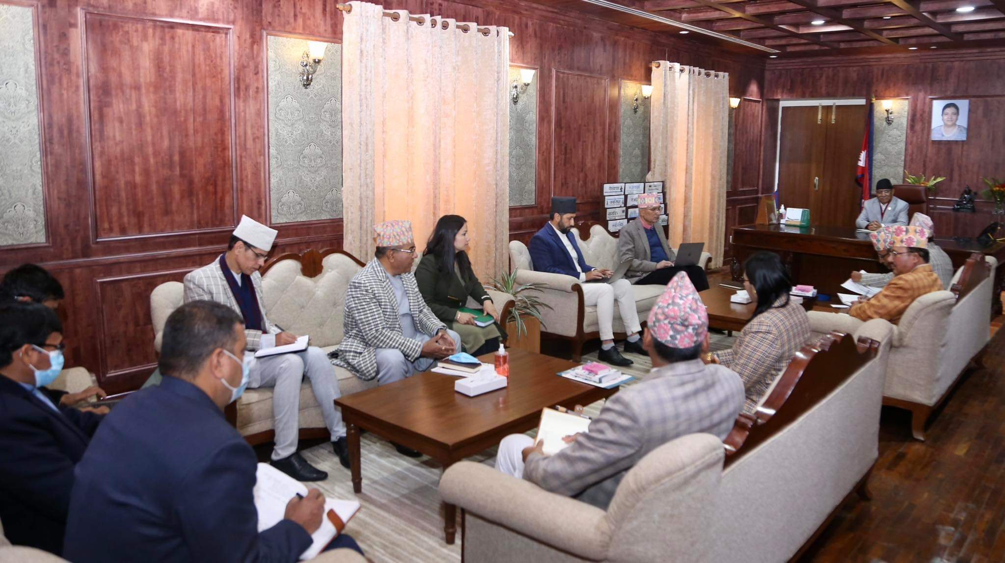 राष्ट्रपति र उपराष्ट्रपति निर्वाचनका लागि प्रधानमन्त्रीले गरे आयोगसँग छलफल