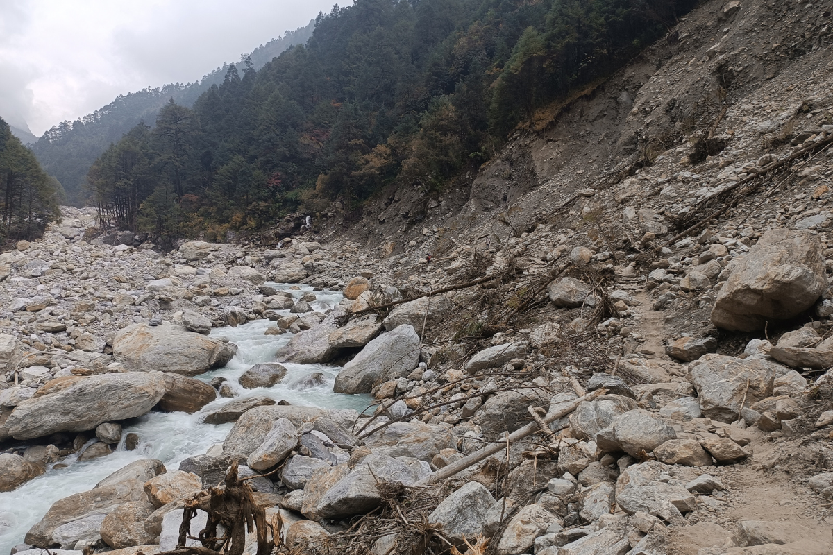 प्राकृतिक स्वरूप नै बदल्ने गरी दोलखाको रोल्वालिङ खोलामा कसरी आएको थियो बाढी?