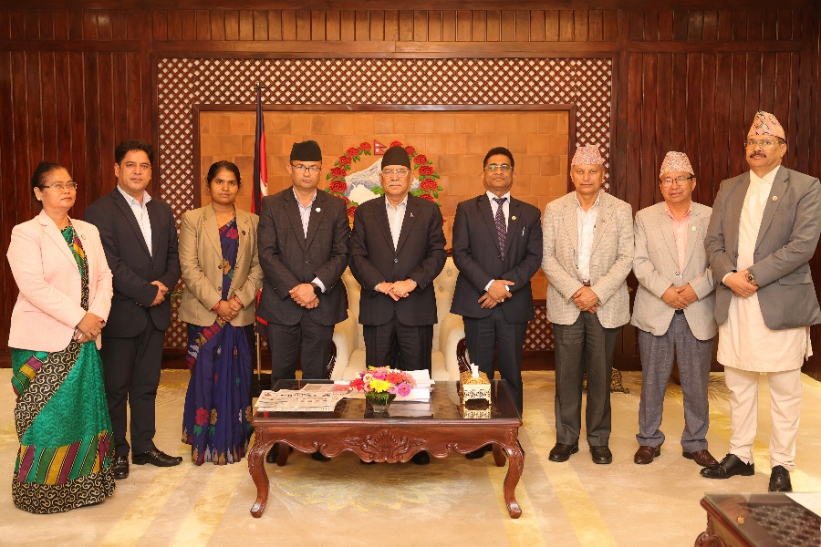 सरकारबाट बाहिरियो एमाले, प्रधानमन्त्री दाहालसमक्ष मन्त्रीहरूले बुझाए राजीनामा