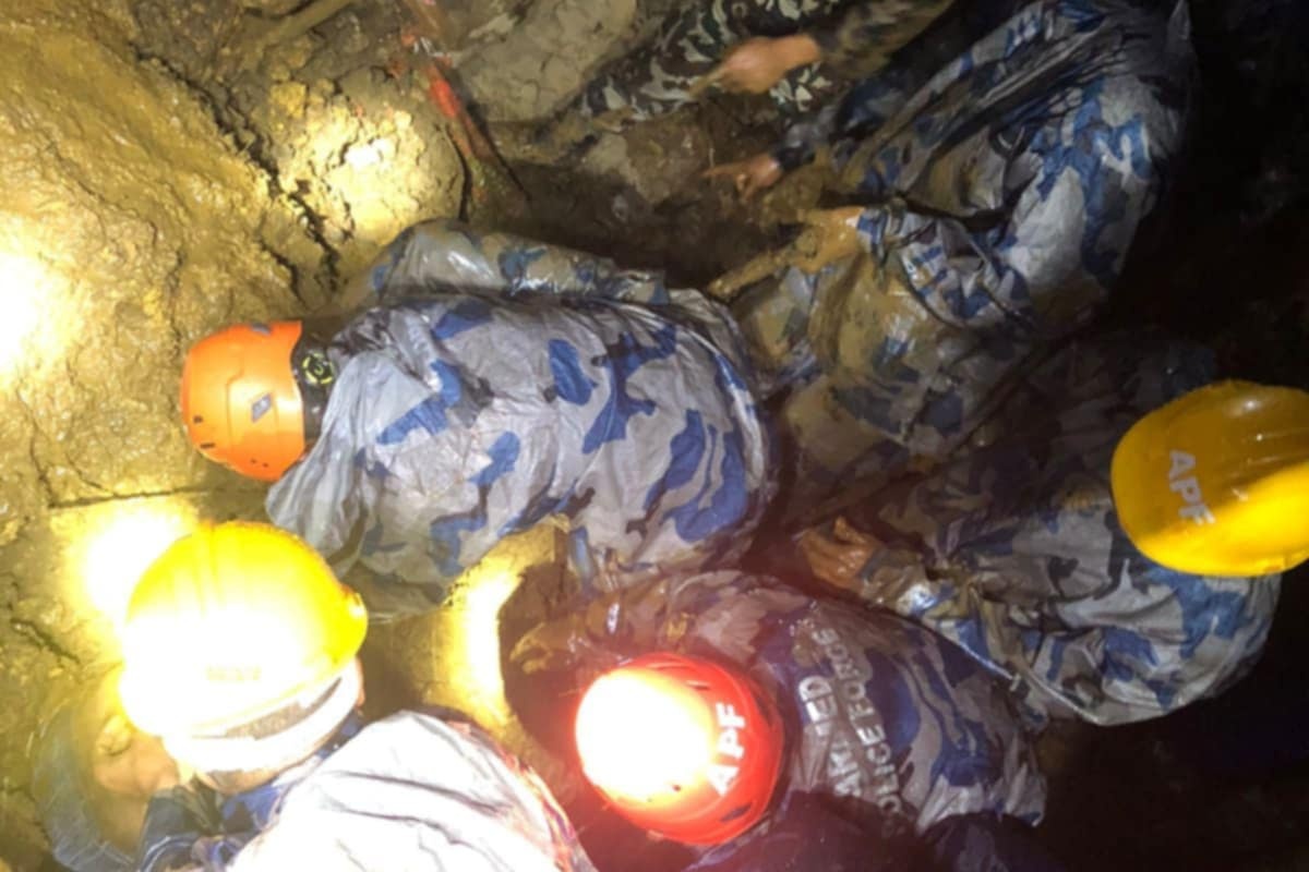 कास्कीमा पहिरो: एकै परिवारका ७ सहित ९ जनाको मृत्यु