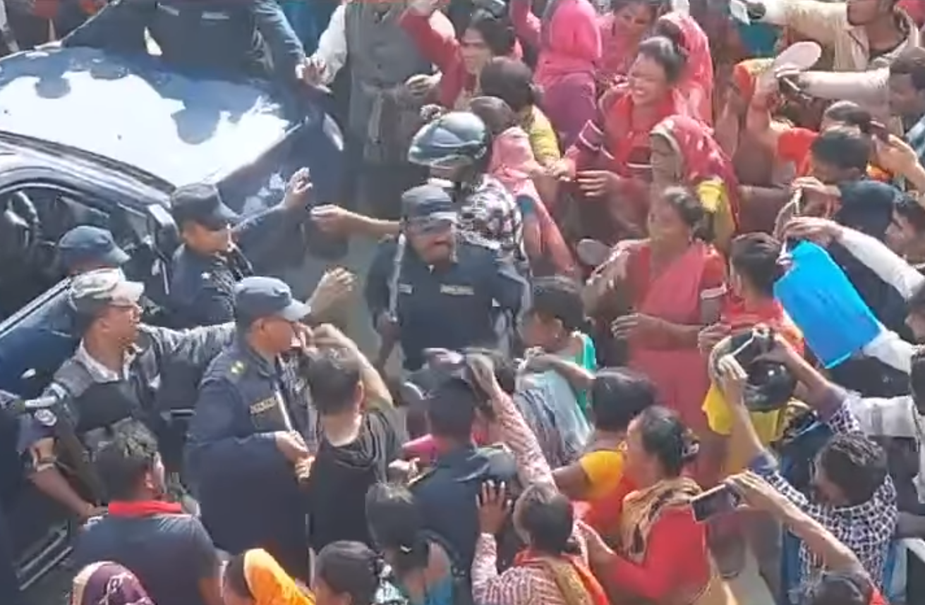 सर्लाहीमा मिटरब्याज पीडित र प्रहरीबीच झडप