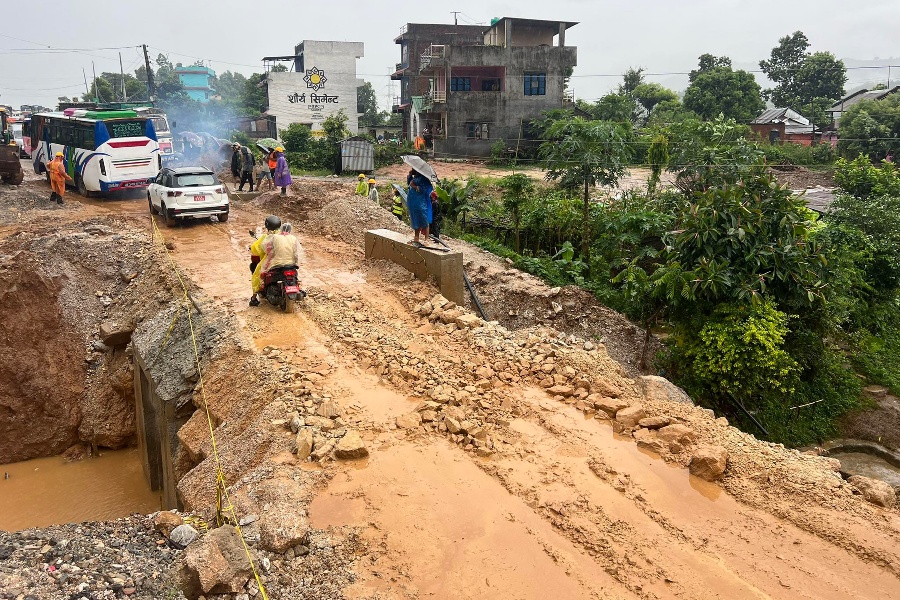 बाढी–पहिरोले देशभरका ४ राजमार्ग पूर्ण अवरुद्ध, खुलाउने प्रयास जारी