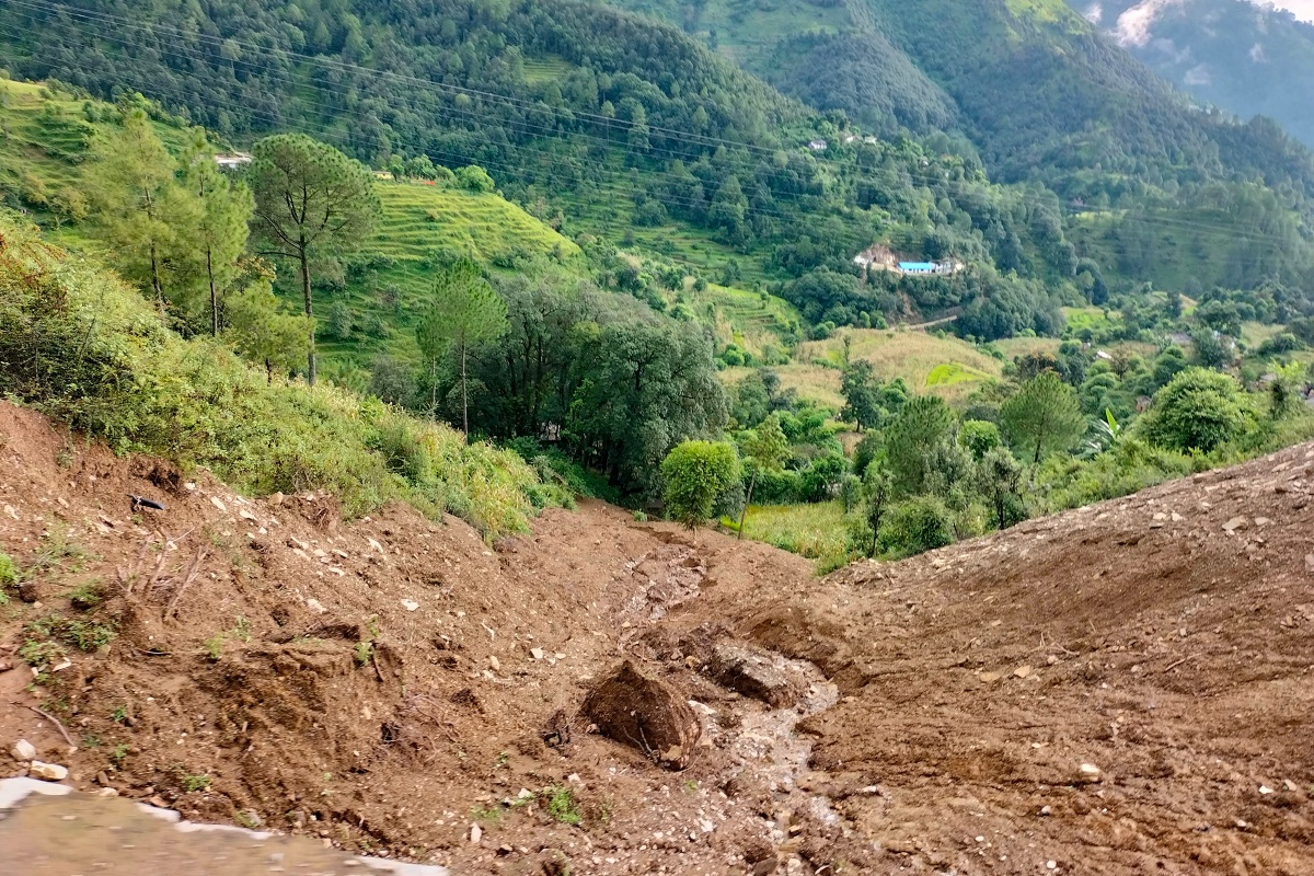 पहिरोले सुदूरपश्चिमका प्रमुख सडक अवरुद्ध