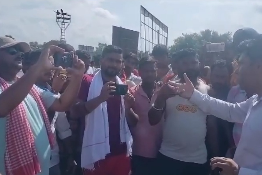 वीरगन्ज–रक्सौल सीमामै एसएसबीले जाँच थालेपछि नेपालीको विरोध