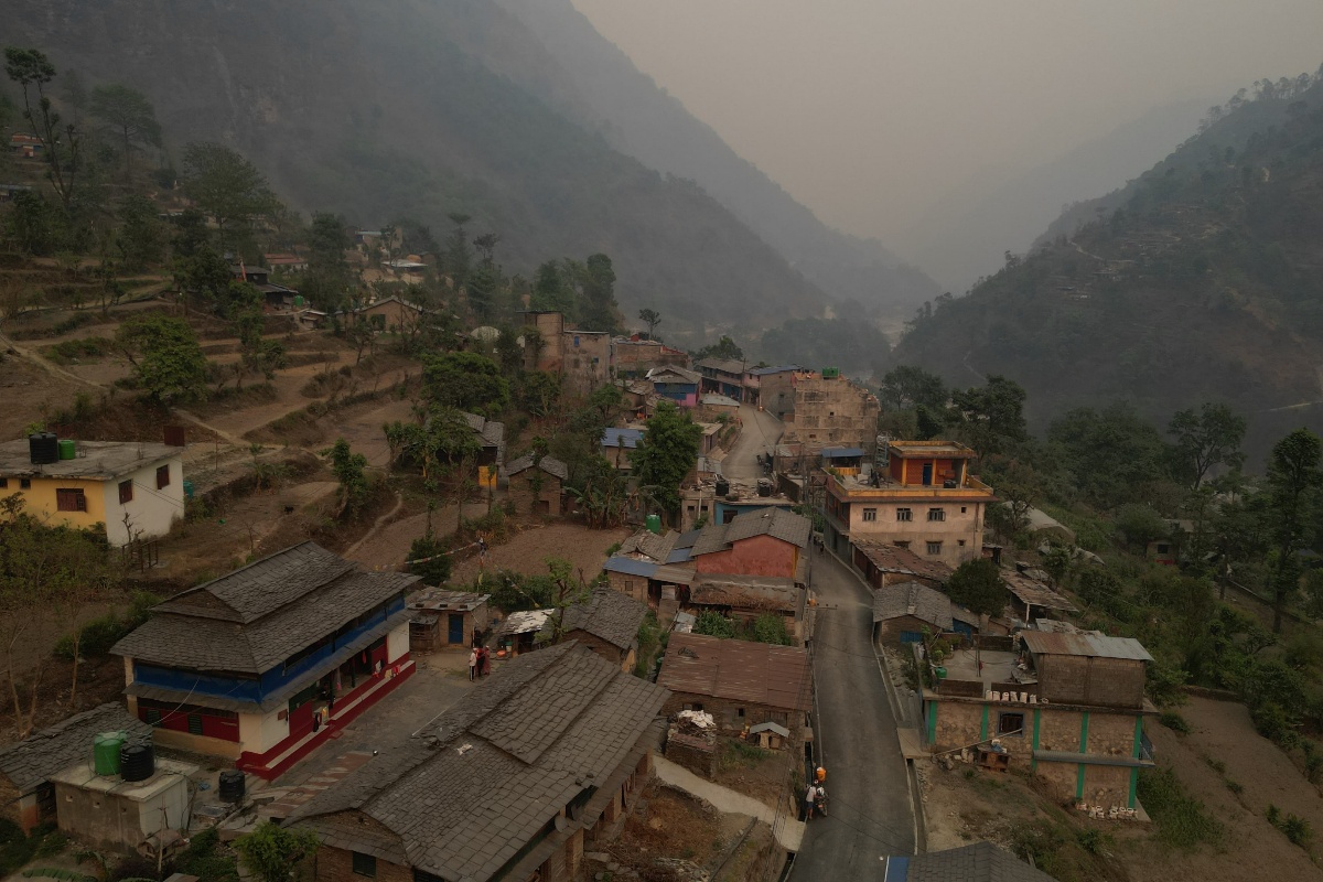 दरवाङको सडक १८ वर्षपछि कालोपत्र