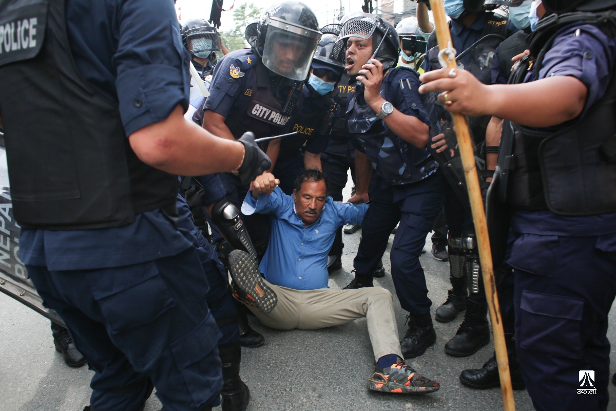 नारायणचौरबाट कमल थापासहितका प्रदर्शनकारी पक्राउ