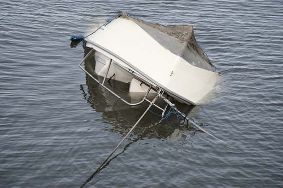 फिलिपिन्समा डुंगा पल्टिँदा ३० जनाको मृत्यु, ४० को उद्धार