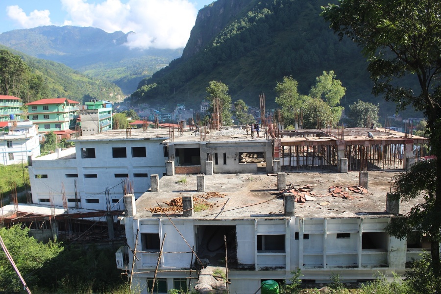 बेनी अस्पताल: सधैँ पूर्वाधार र जनशक्ति अभाव  