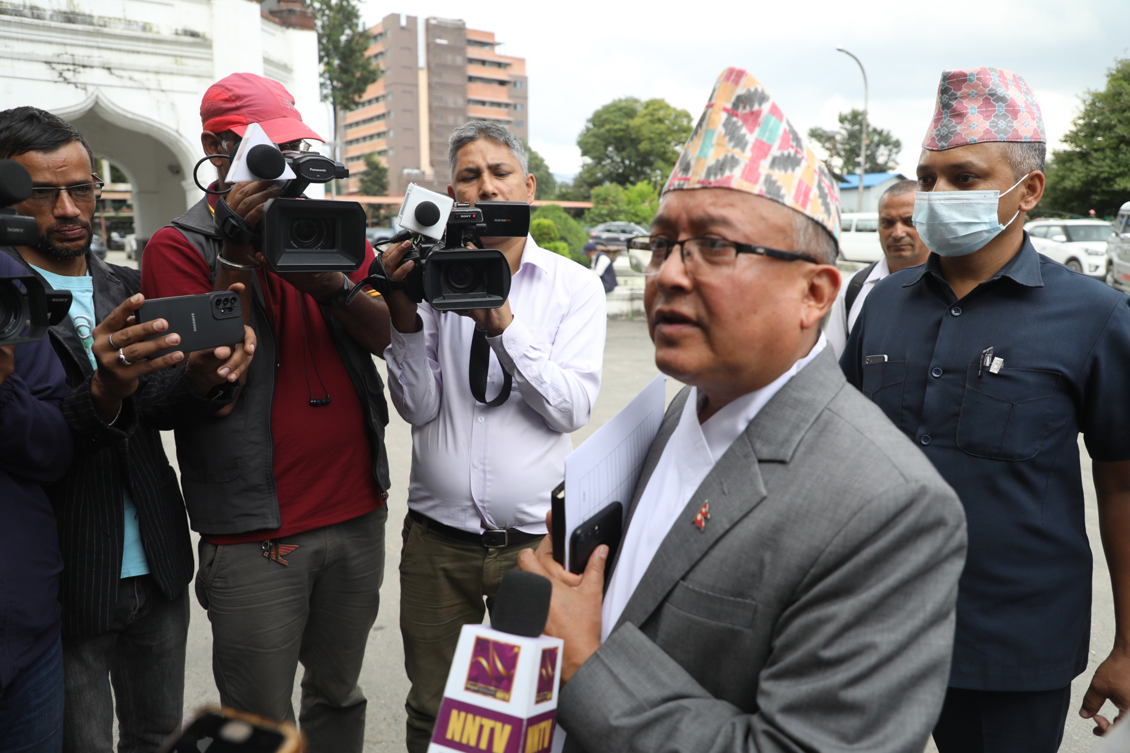 निर्वाचन आयोगमा अनौठो 'हुटहुटी', अभिव्यक्ति स्वतन्त्रतामाथि हस्तक्षेपको शृंखलाबद्ध प्रयास