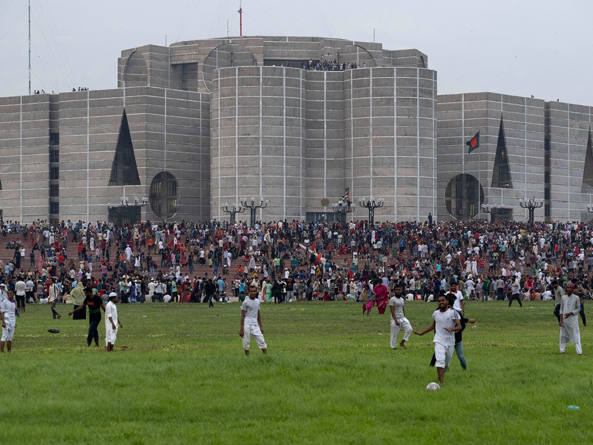 बांग्लादेशका राष्ट्रपतिले विघटन गरे संसद्