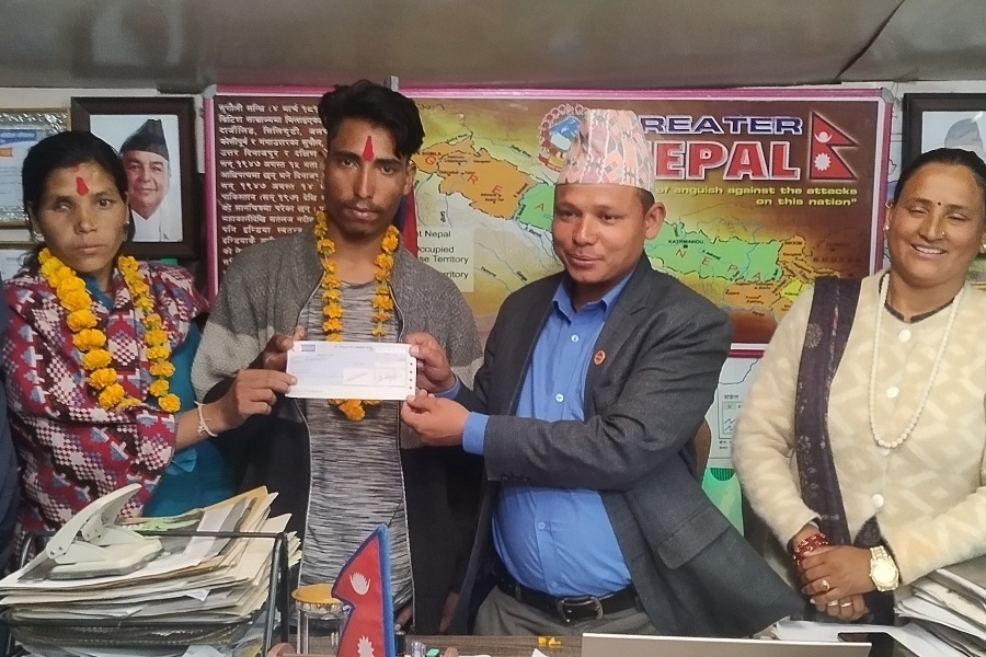 अन्तरजातीय विवाह गर्ने जोडी सम्मानित