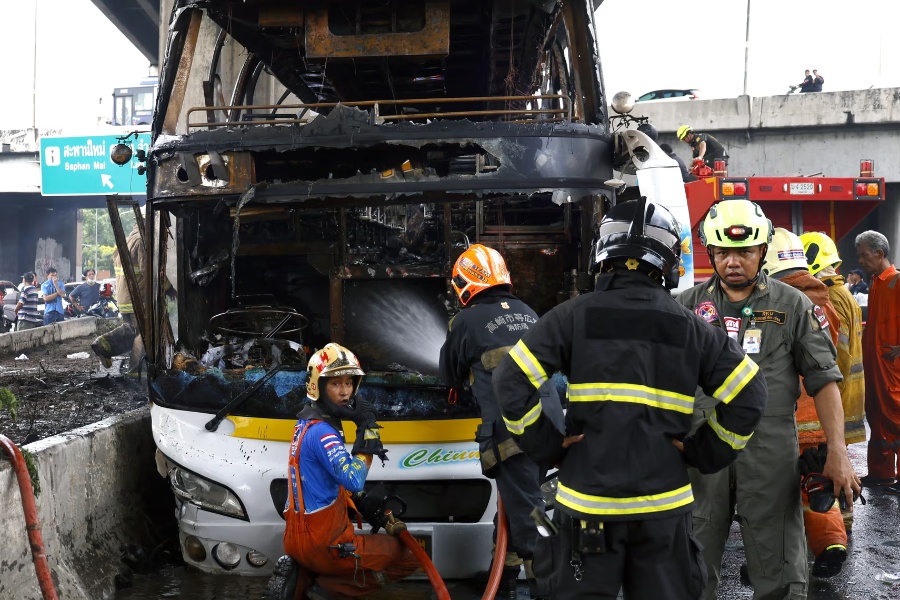 थाइल्यान्डमा स्कुल बसमा आगलागी हुँदा कम्तीमा २० जनाको मृत्यु