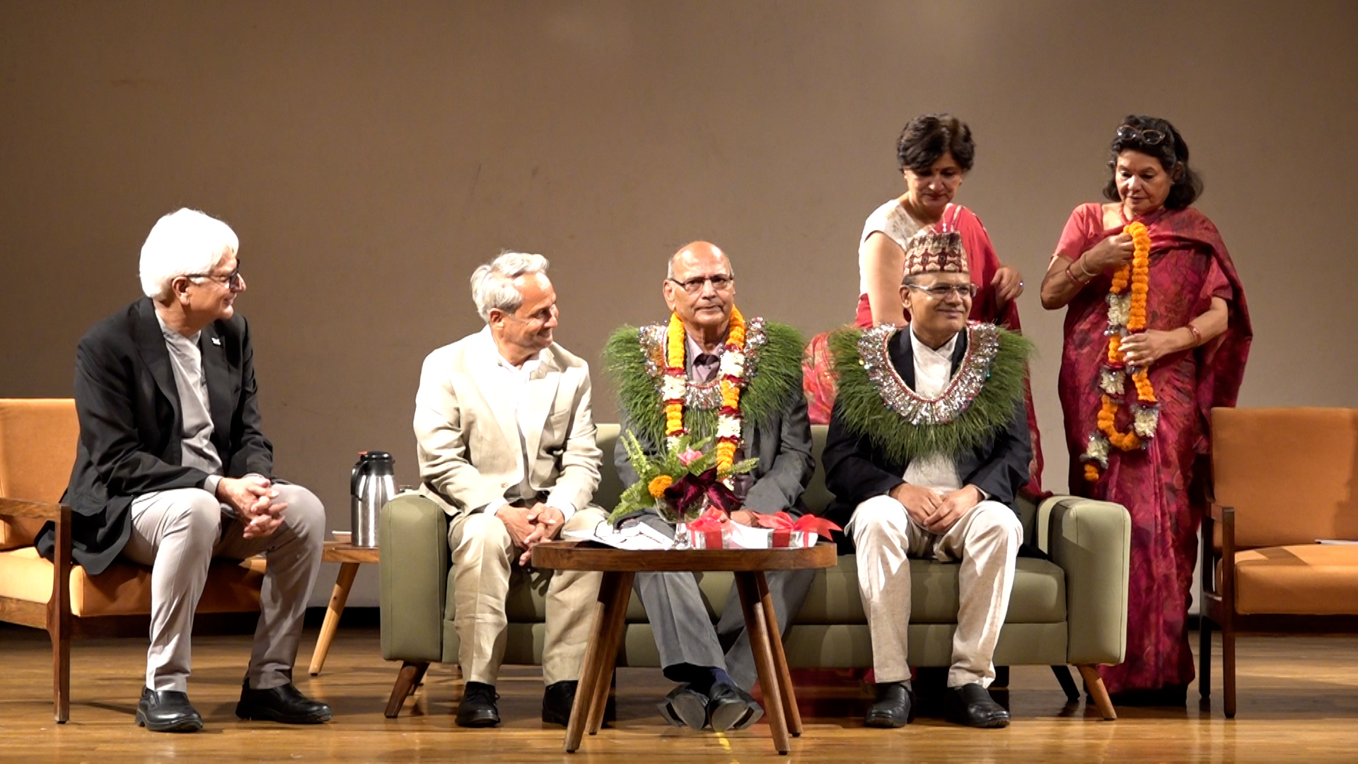 यादवलाई जगदम्बा–श्री सम्मान र मैनालीलाई मदन पुरस्कार अर्पण