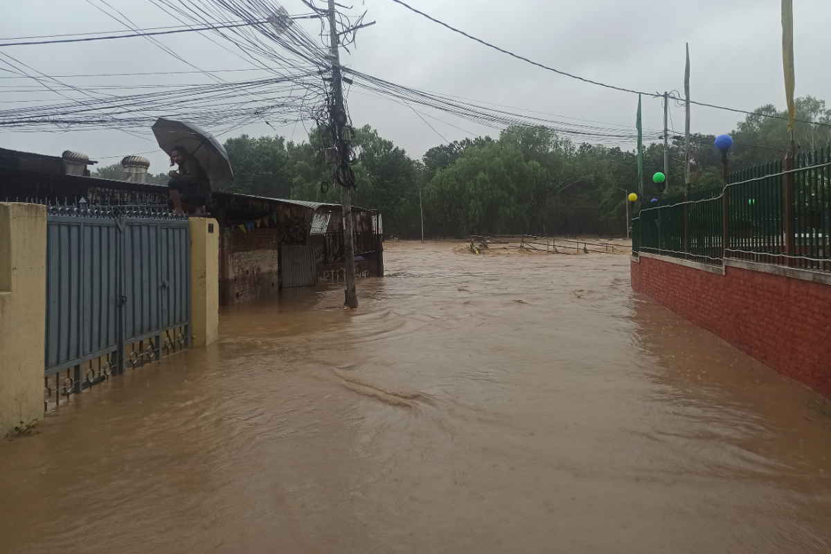 बाढीले सम्झाएको सर्वोच्चको आदेश– तोकिएभन्दा थप २० मिटर नदीलाई छाड