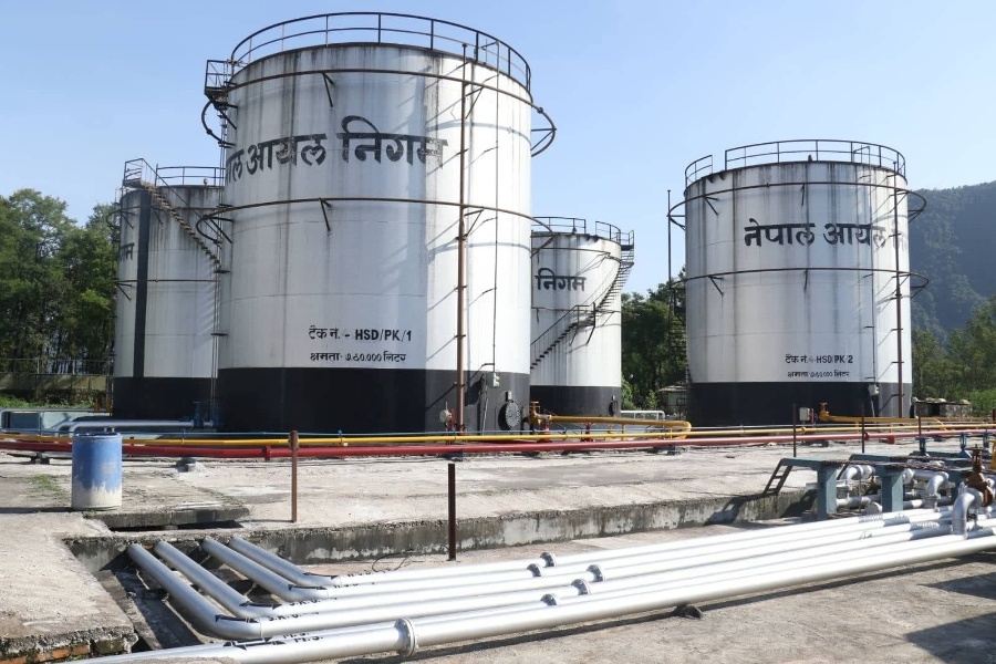 भण्डारण क्षमताबिनाको पेट्रोलियम पाइपलाइन, ट्यांकरबाटै पेट्रोल ल्याउँदा ४ रुपैयाँ महँगो