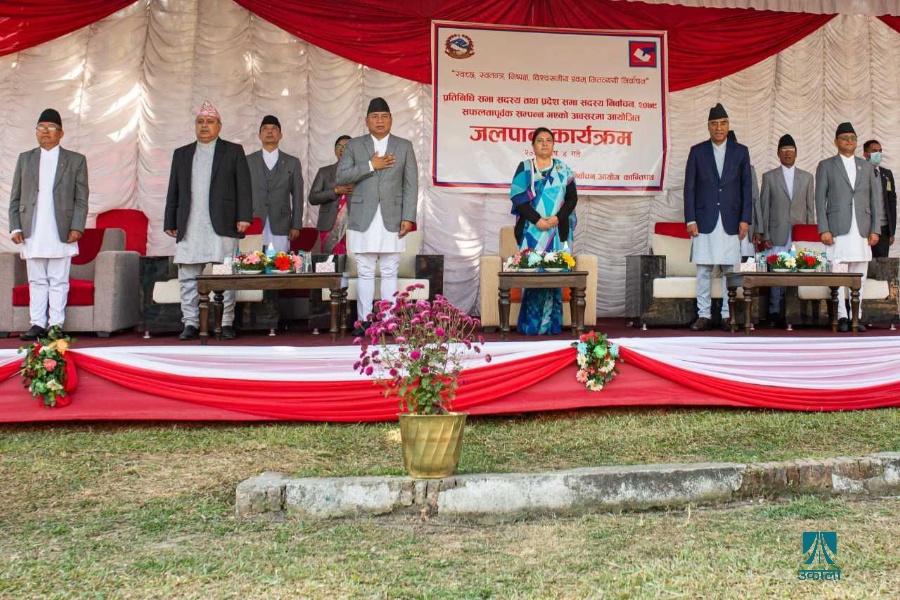 निर्वाचन आयोगको जलपानमा राष्ट्रपतिदेखि नवनिर्वाचित सांसदहरूसम्म [तस्वीरहरू]