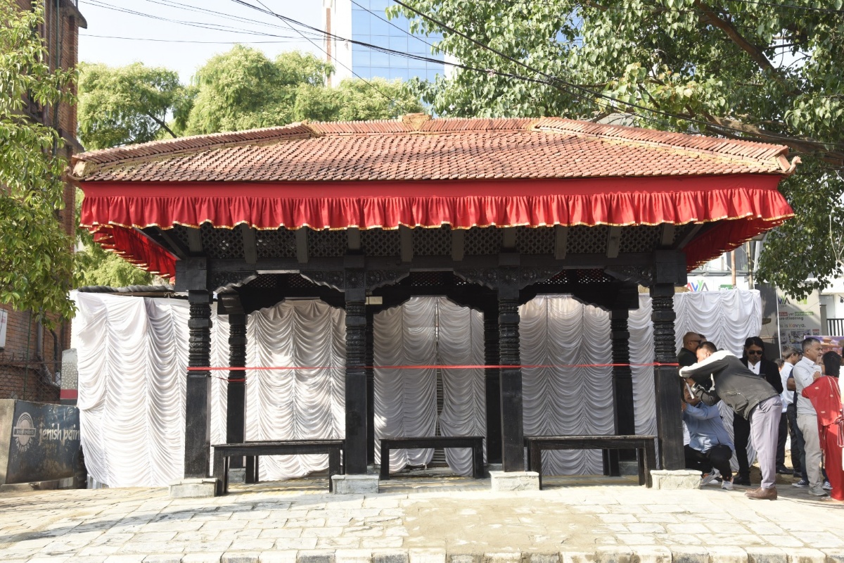 काठमाडौँको बानेश्वरमा फल्चा शैलीमा बस बिसौनी निर्माण 