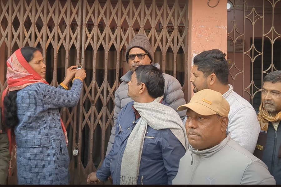 रौतहटका ३ पालिकामा धर्ना र तालाबन्दी, सेवा प्रभावित