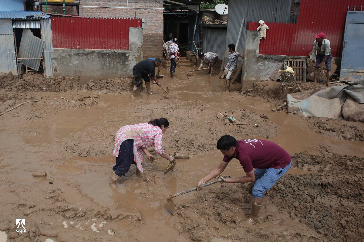 अस्तव्यस्त नख्खु खोला वरपरको क्षेत्र (तस्वीर)