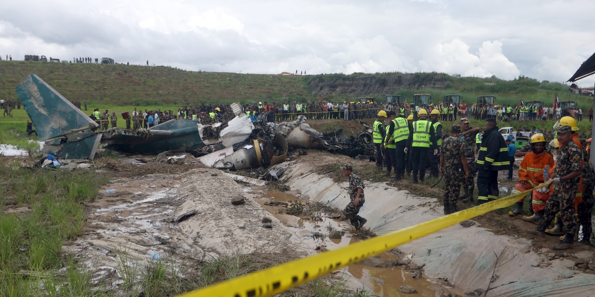 जोखिमपूर्ण अवस्थाबाट पाइलटको उद्धार गर्ने प्रहरी पुरस्कृत