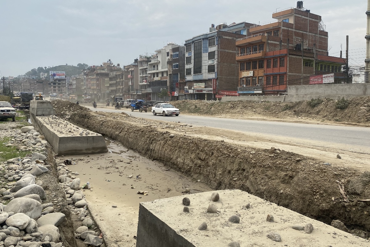 अरनिको राजमार्ग बिस्तार : धुलिखेल–साँगा सडकखण्डमा काम रोकियो