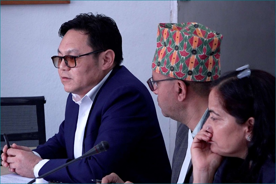 पर्यटनमन्त्री भन्छन्– रेस्टुरेन्ट चलाउने र हवाईजहाज चलाउने ऐन एउटै छ