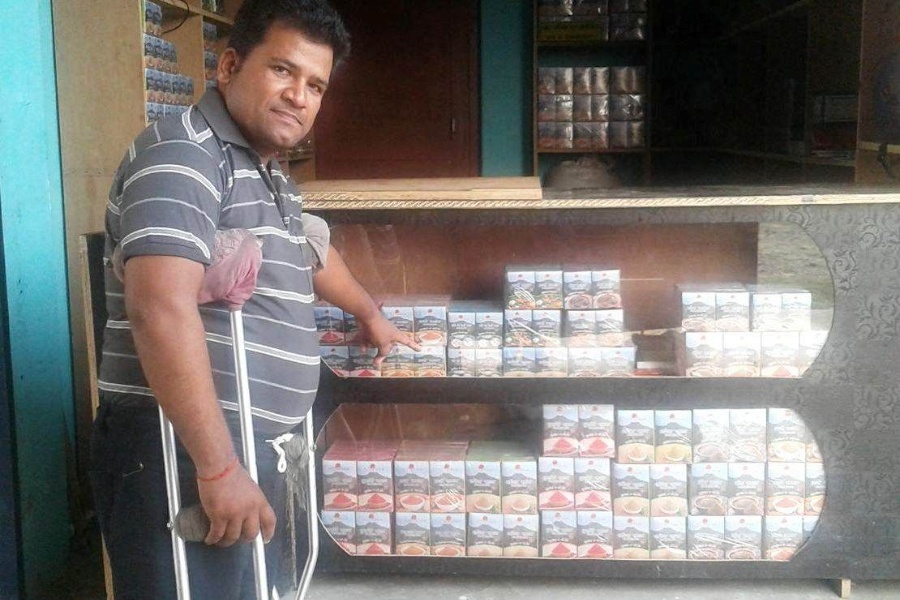 अपांगताले रोकेन उद्यमी बन्ने सपना, भारतबाट फर्केर गाउँमै मसला उद्योग