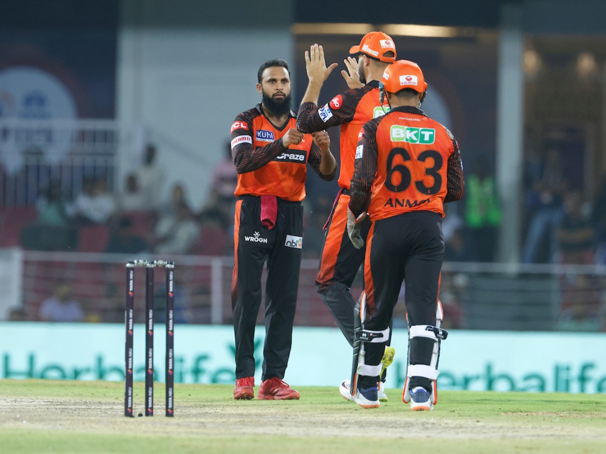 लखनऊद्वारा हैदराबाद ५ विकेटले पराजित