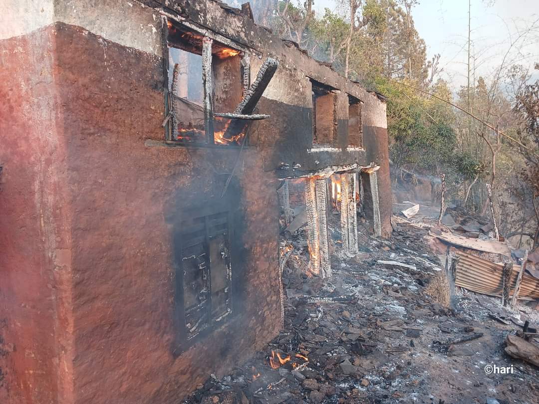 आगलागीका कारण आवासविहीन भए भूमिकास्थानका १३ परिवार