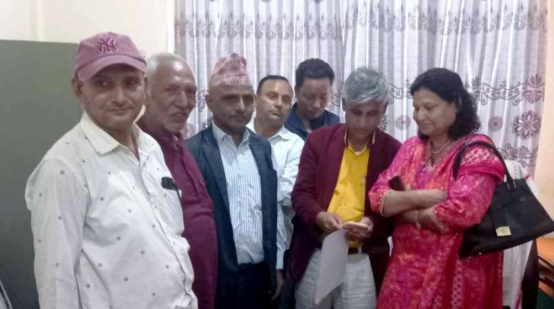 केदार कार्कीसहितका बहुमत सांसद प्रदेश प्रमुखको कार्यालयमा