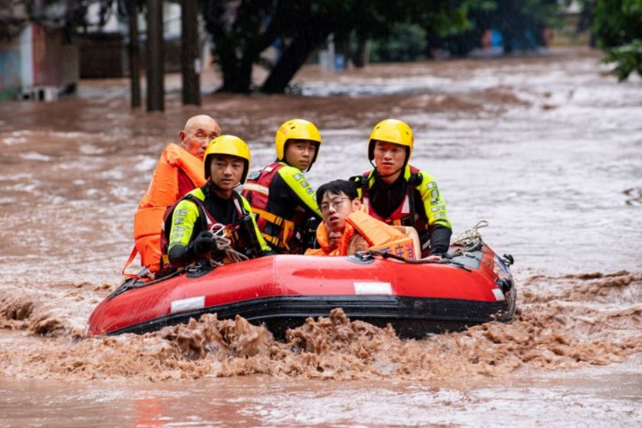 अत्यधिक गर्मी र आँधीबेहरीको चपेटामा एशिया