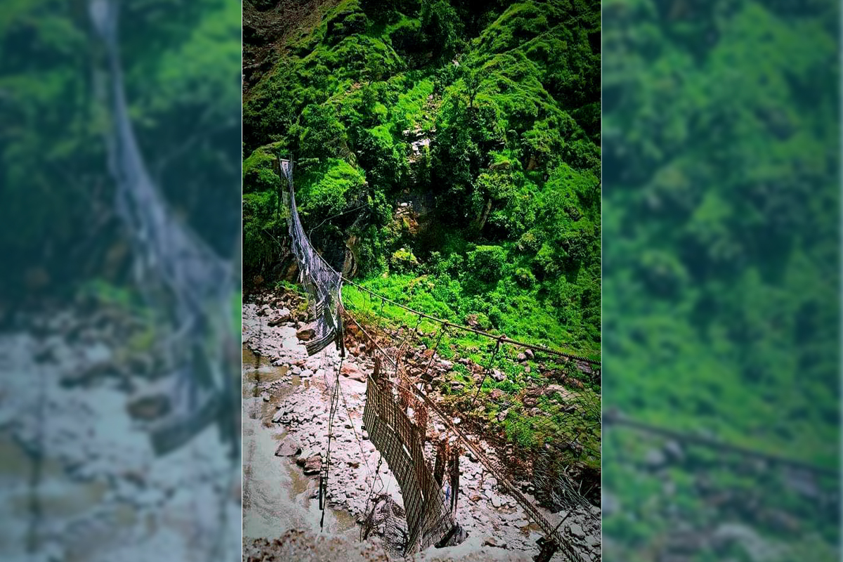 कालिकोटको रहगाड खोलामा पुल नबन्दा स्थानीयलाई सास्ती