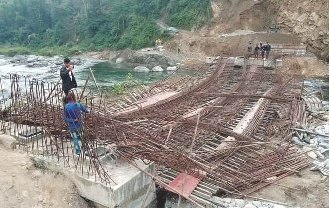 भत्कियो ढलान हुने अवस्थाको पुल, छानबिन गर्न स्थानीयको माग