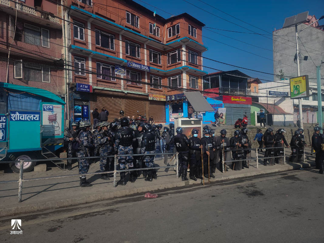 काठमाडौँमा युवा संघ र दुर्गा प्रसाईं समूहले छुट्टाछुट्टै प्रदर्शन गर्दै, सुरक्षा व्यवस्था कडा