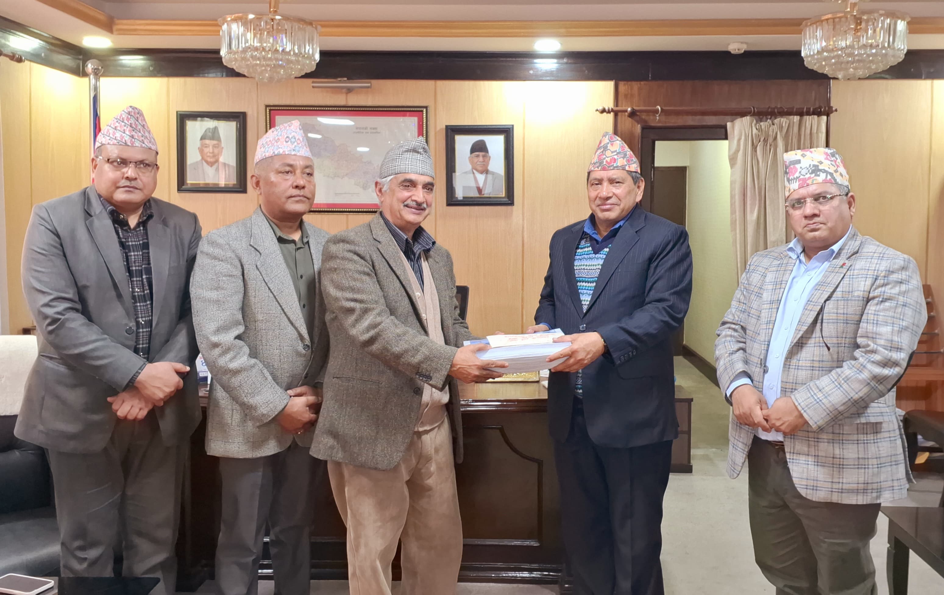 बालकुमारी घटना छानबिन समितिले गृहमन्त्रीलाई बुझायो प्रतिवेदन