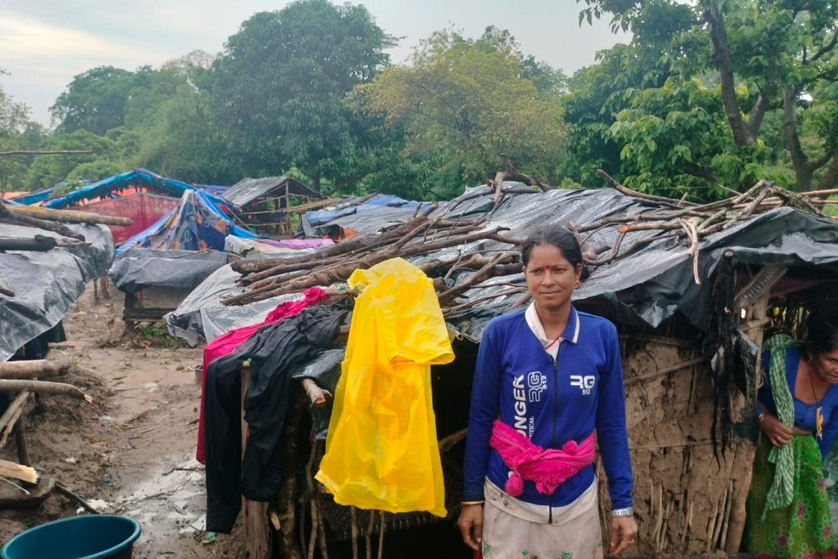 वनहरामा बाढीको जोखिम: राजमार्ग छेउ सर्न थाले भूमिहीन परिवार