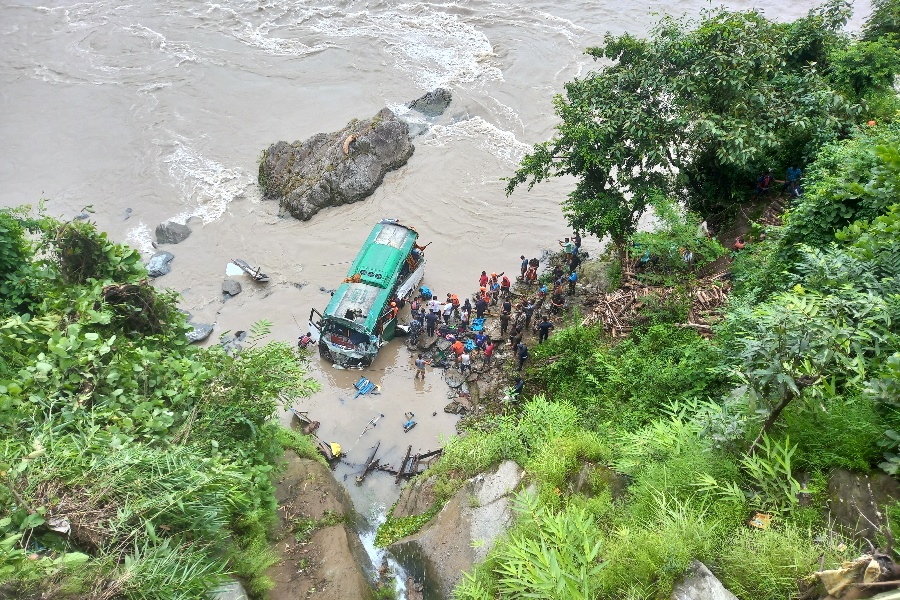 ‘तीव्र गतिकै कारण बस त्रिशूलीमा खस्यो’