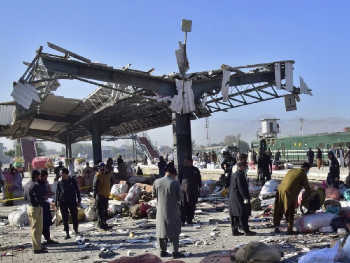 पाकिस्तानको रेलवे स्टेसनमा विस्फोट: २४ जनाको मृत्यु