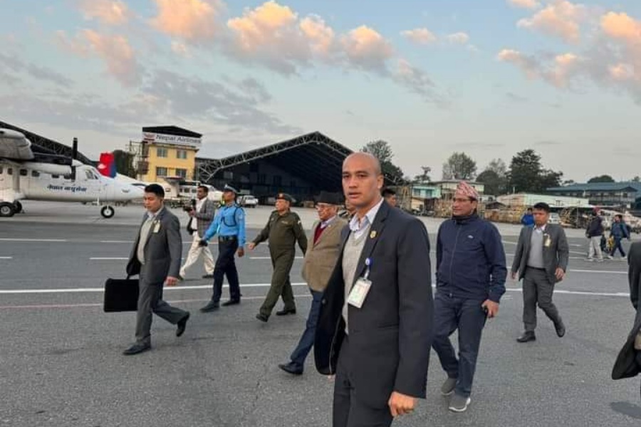 सेनाको मेडिकल टिमसहित प्रधानमन्त्री दाहाल भूकम्प प्रभावित क्षेत्रतर्फ