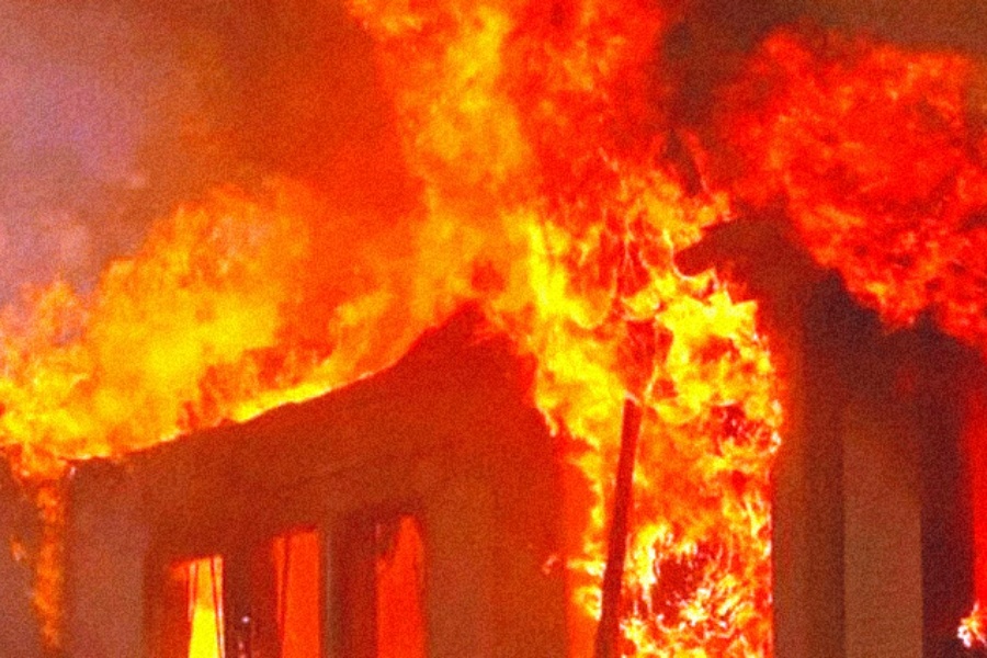 आगलागीबाट दुई घर जलेर नष्ट