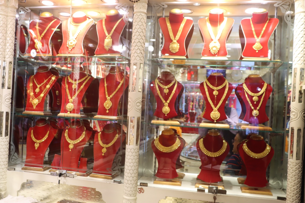 तिहारपछि ११ हजार ६०० ले घट्यो सुनको मूल्य