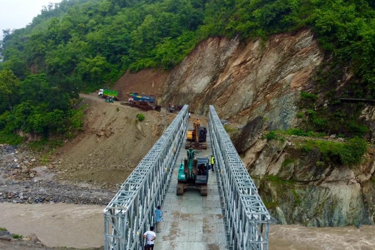 मेची राजमार्गस्थित हेवा खोलामा मोडुलर बेलिब्रिज जडान