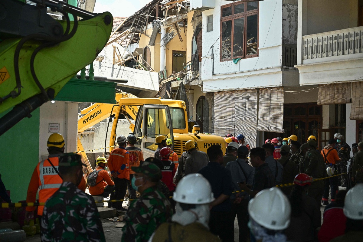 इन्डोनेसियामा विद्यालय भवन भत्किदा ९१ जनाको मृत्यु