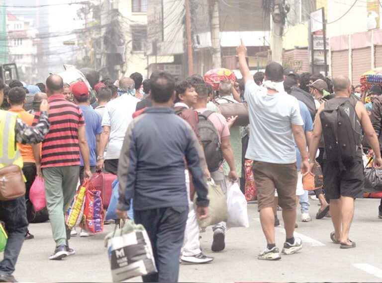 कारागारबाट भागेका ५२५७ कैदीबन्दी अझै बाहिरै