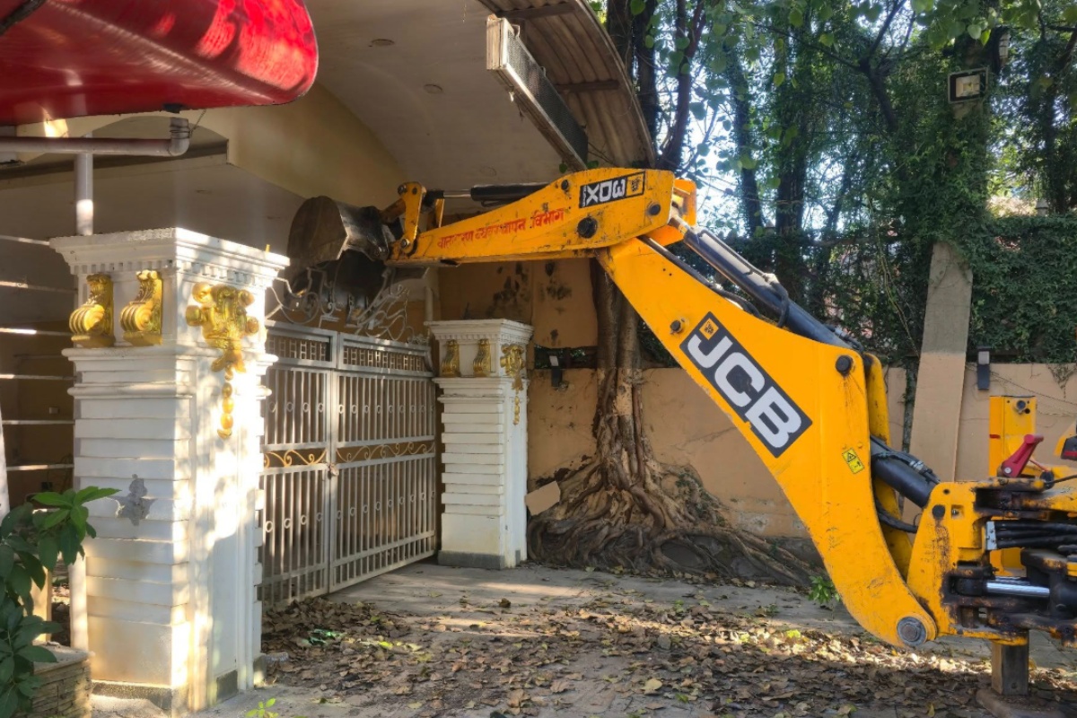 स्काउटको लैनचौरस्थित जग्गामा बनाइएका अनधिकृत संरचना काठमाडौँ महानगरले भत्कायो